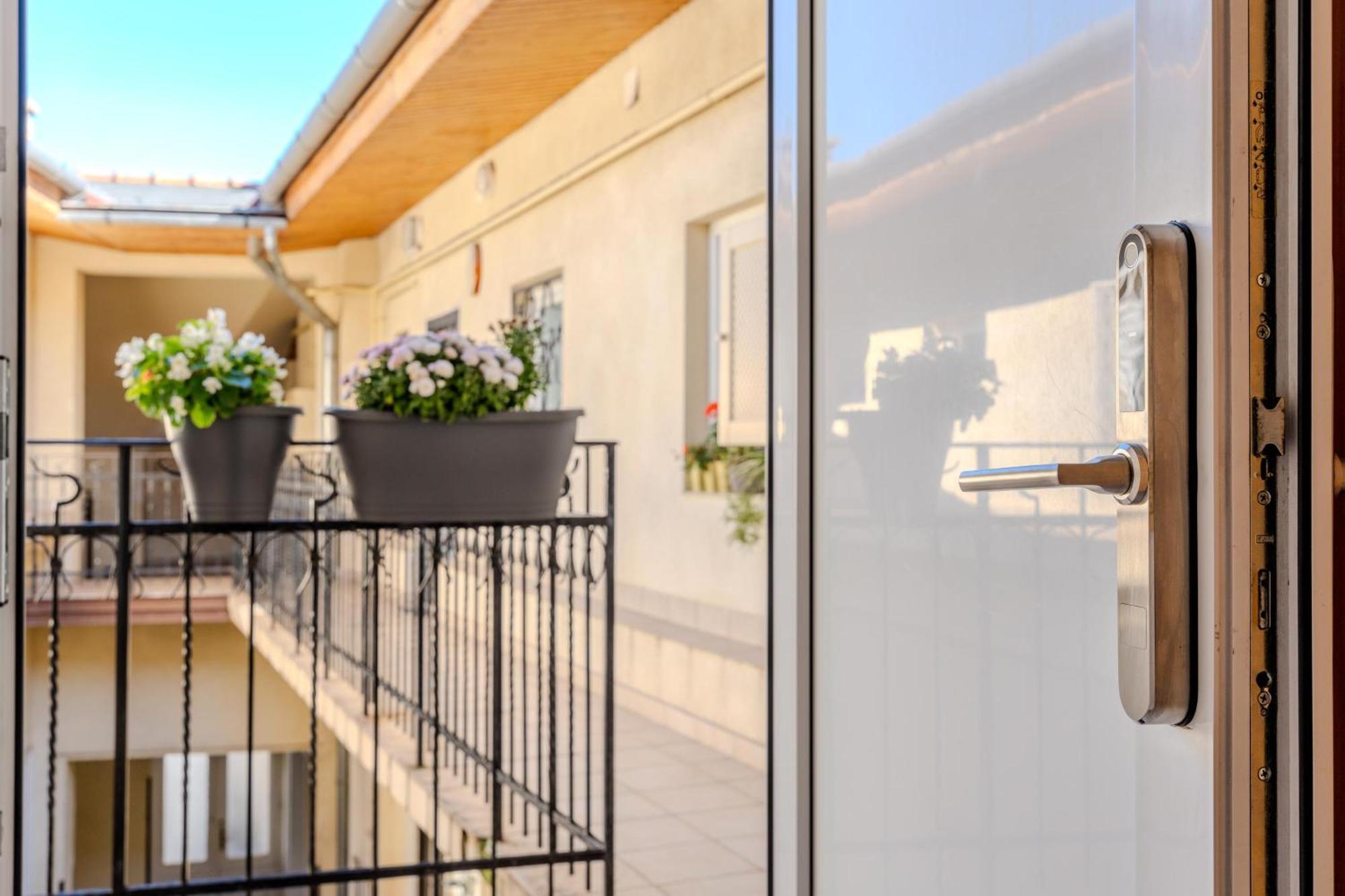 בודפשט Cozy Flat In The Heart Of Buda מראה חיצוני תמונה